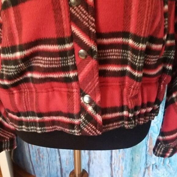 Plaid and Sherpa Button Front Shacket Jacket - Picture 9 of 15